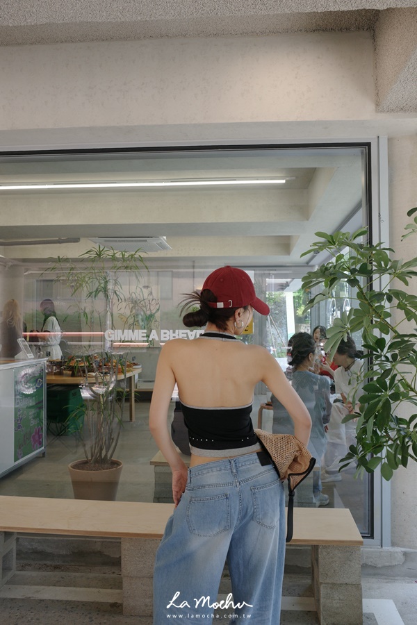 掛脖滾邊鉚釘拼色背心(闆娘.花花清單)